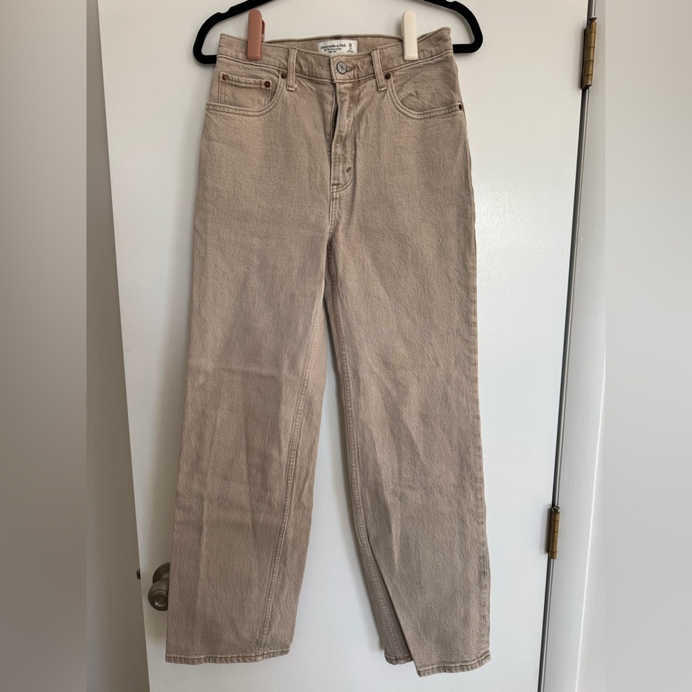 Abercrombie 90s Relaxed High Rise Jeans - Light Brown